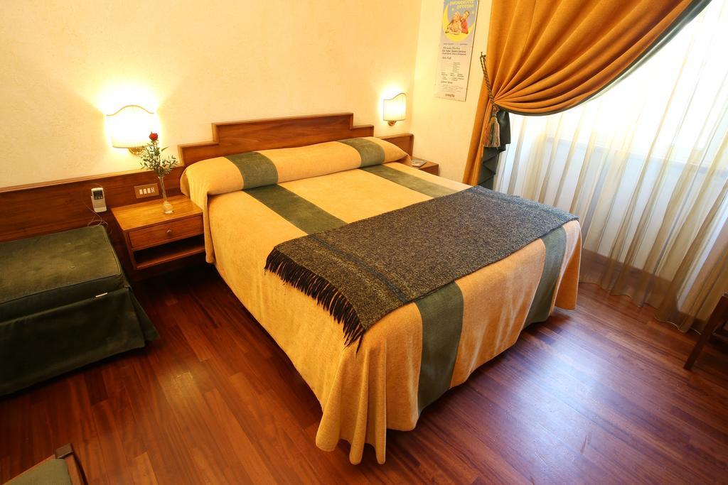 Al Colonnato Di San Pietro Bed & Breakfast Rome Exterior photo