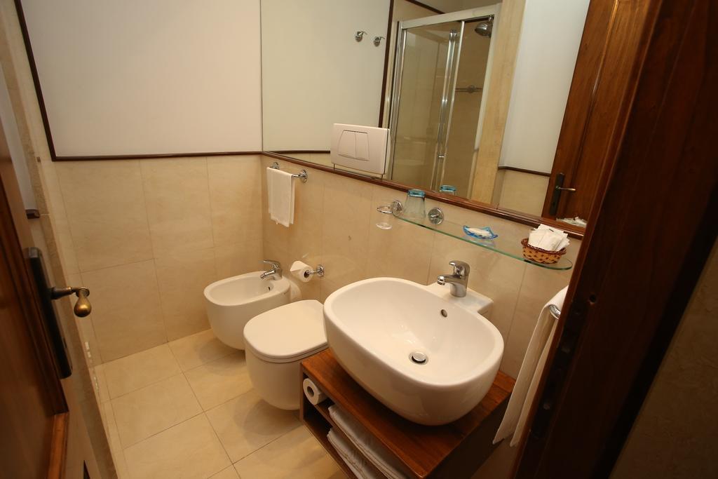 Al Colonnato Di San Pietro Bed & Breakfast Rome Exterior photo