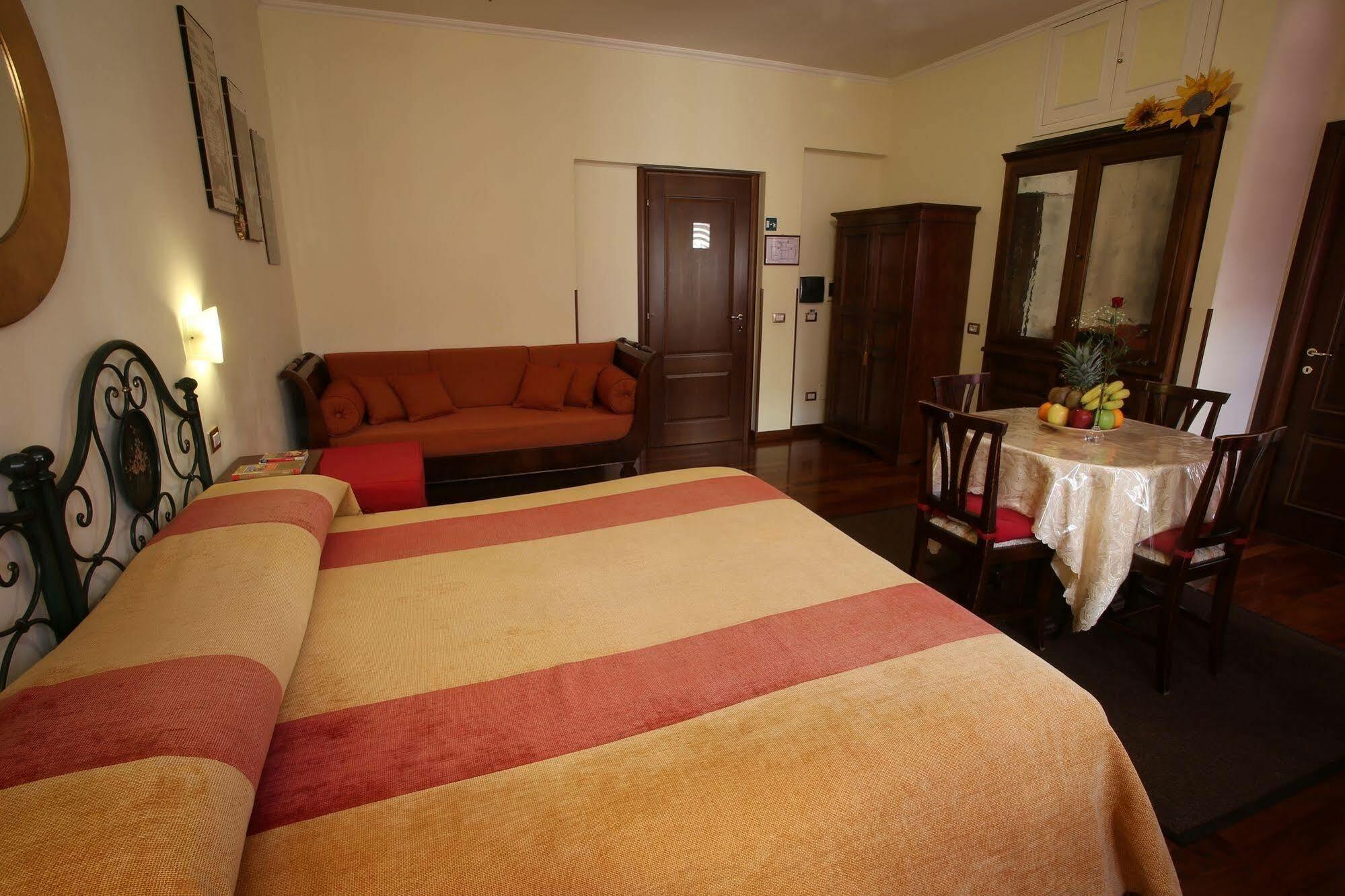 Al Colonnato Di San Pietro Bed & Breakfast Rome Exterior photo
