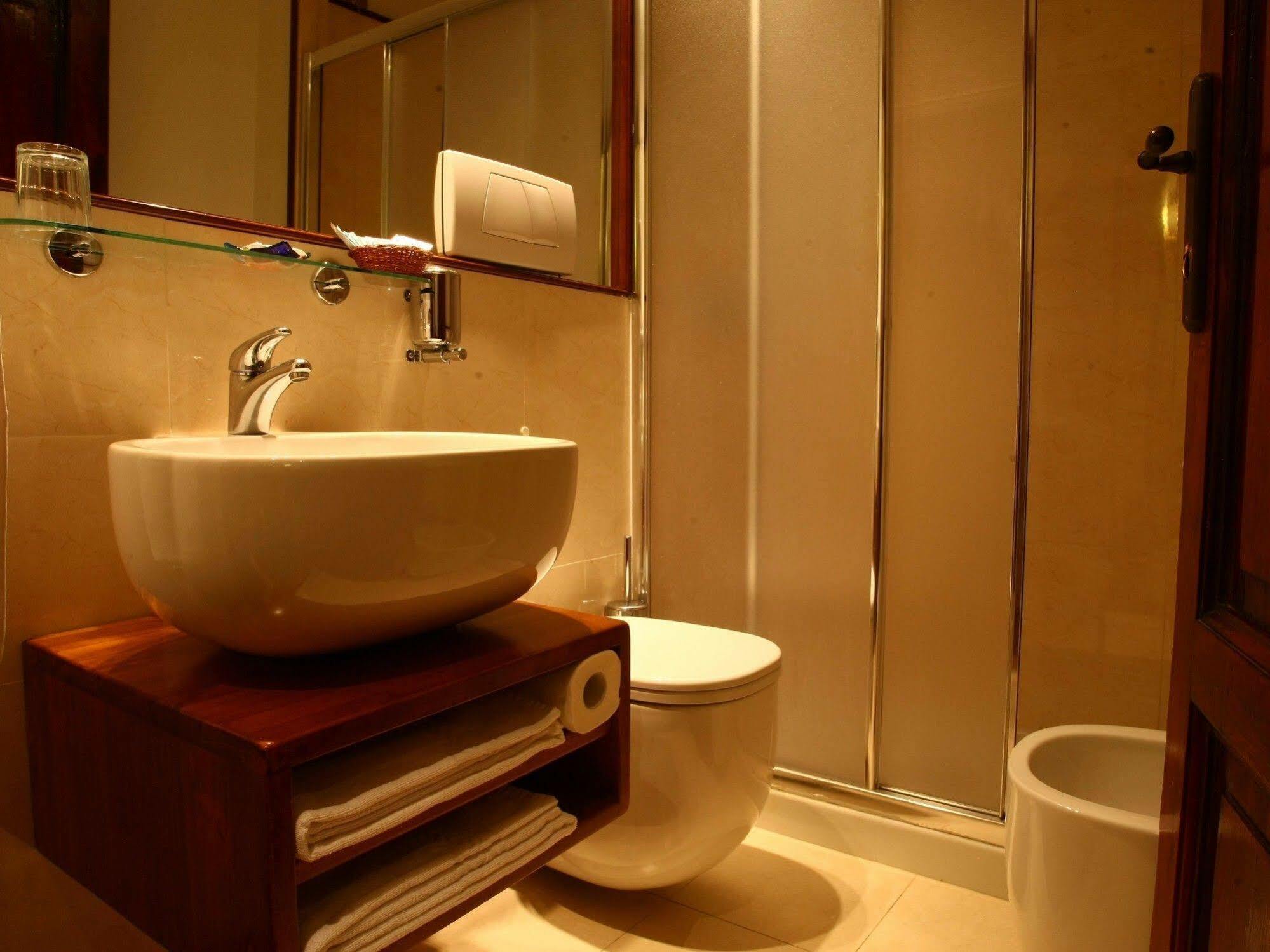 Al Colonnato Di San Pietro Bed & Breakfast Rome Exterior photo