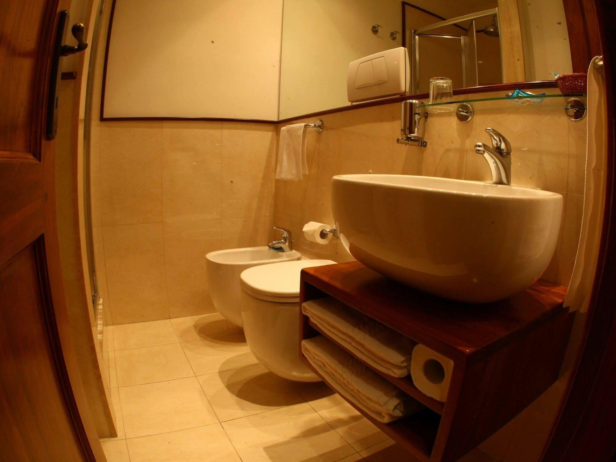 Al Colonnato Di San Pietro Bed & Breakfast Rome Exterior photo