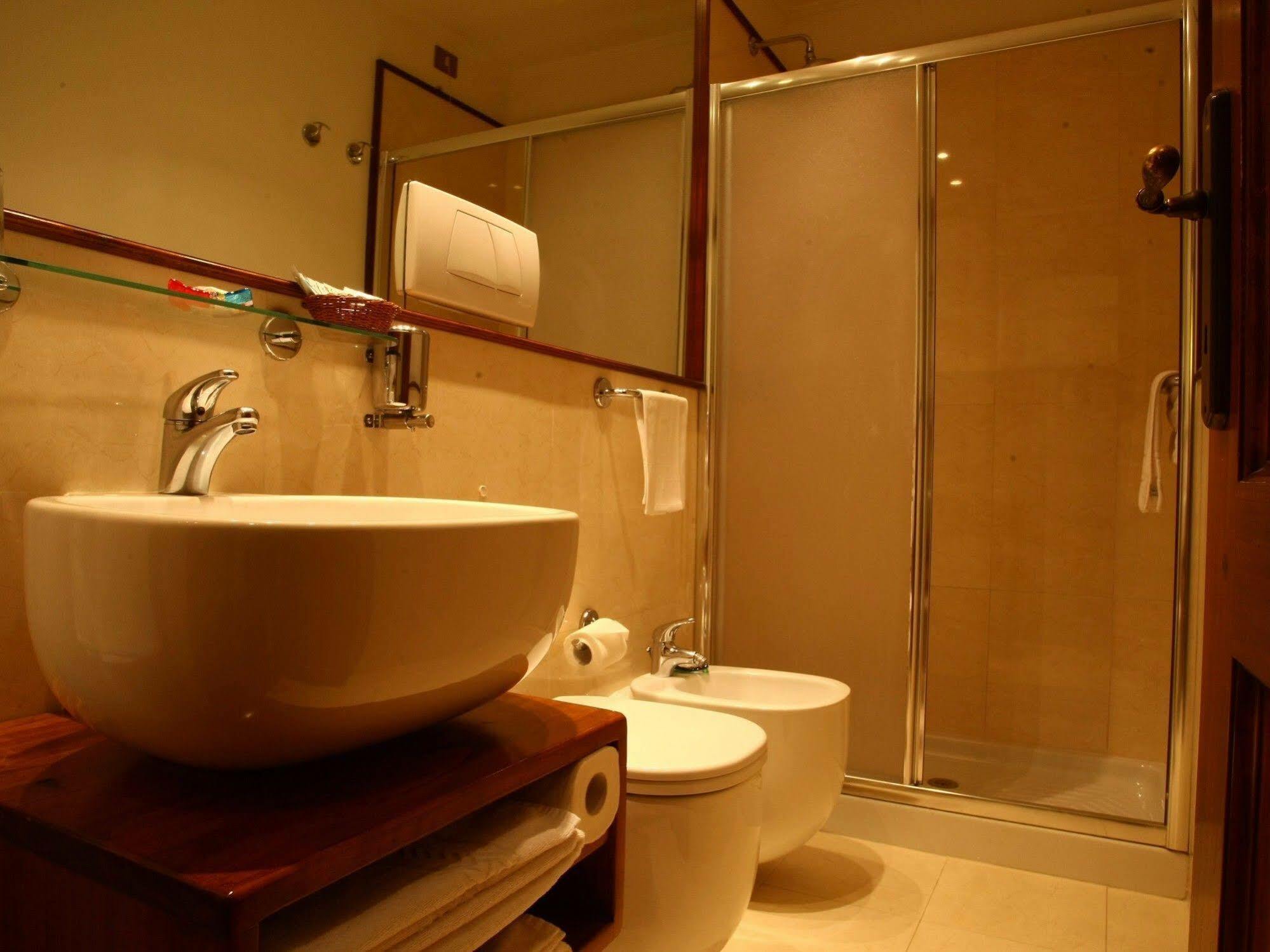 Al Colonnato Di San Pietro Bed & Breakfast Rome Exterior photo