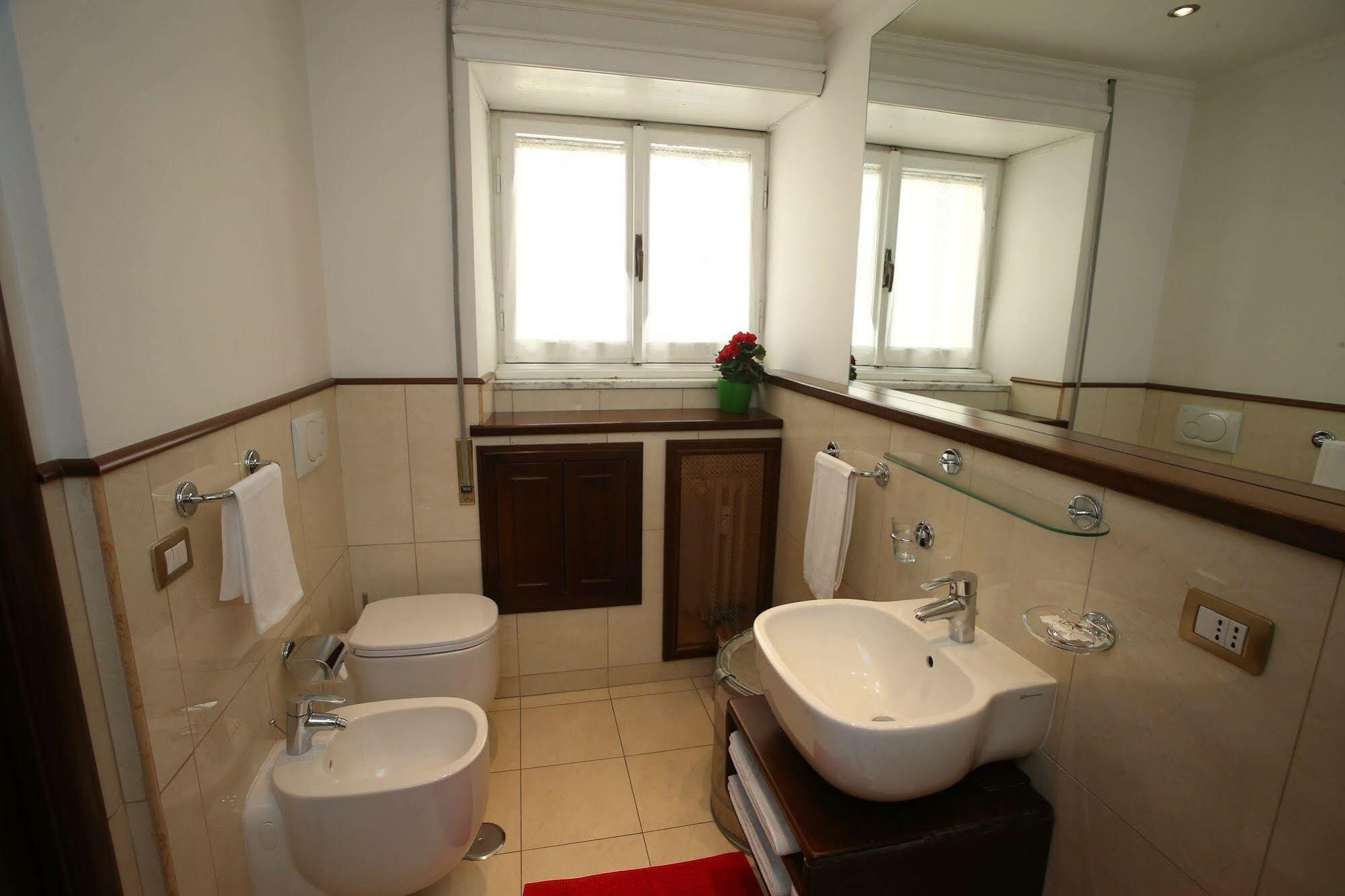 Al Colonnato Di San Pietro Bed & Breakfast Rome Exterior photo