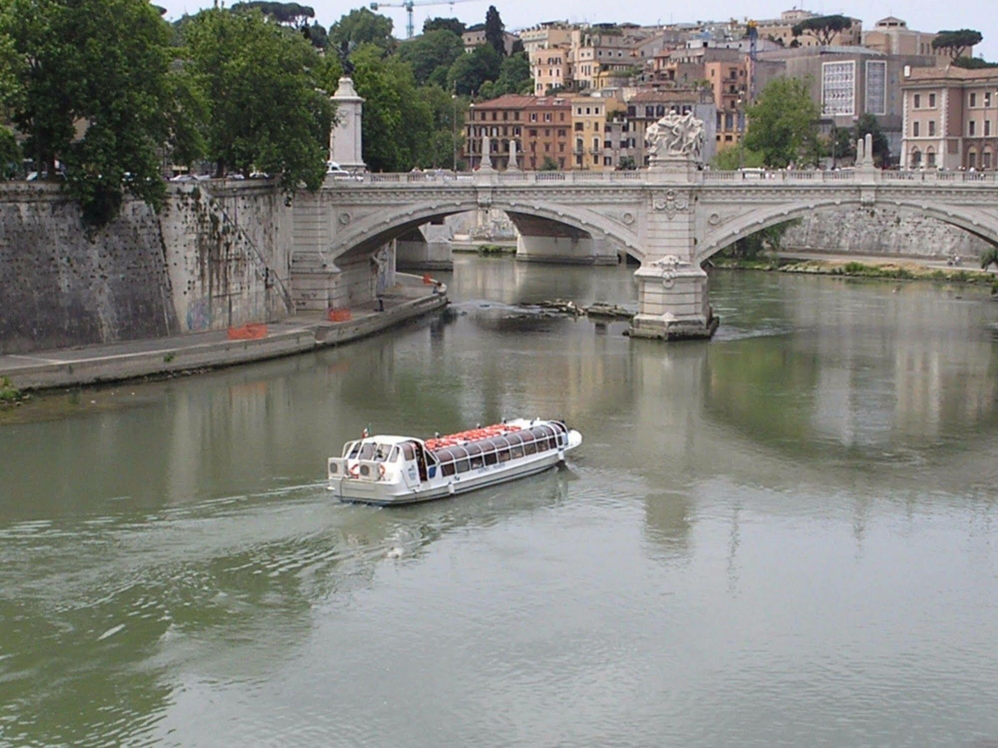 Al Colonnato Di San Pietro Bed & Breakfast Rome Exterior photo