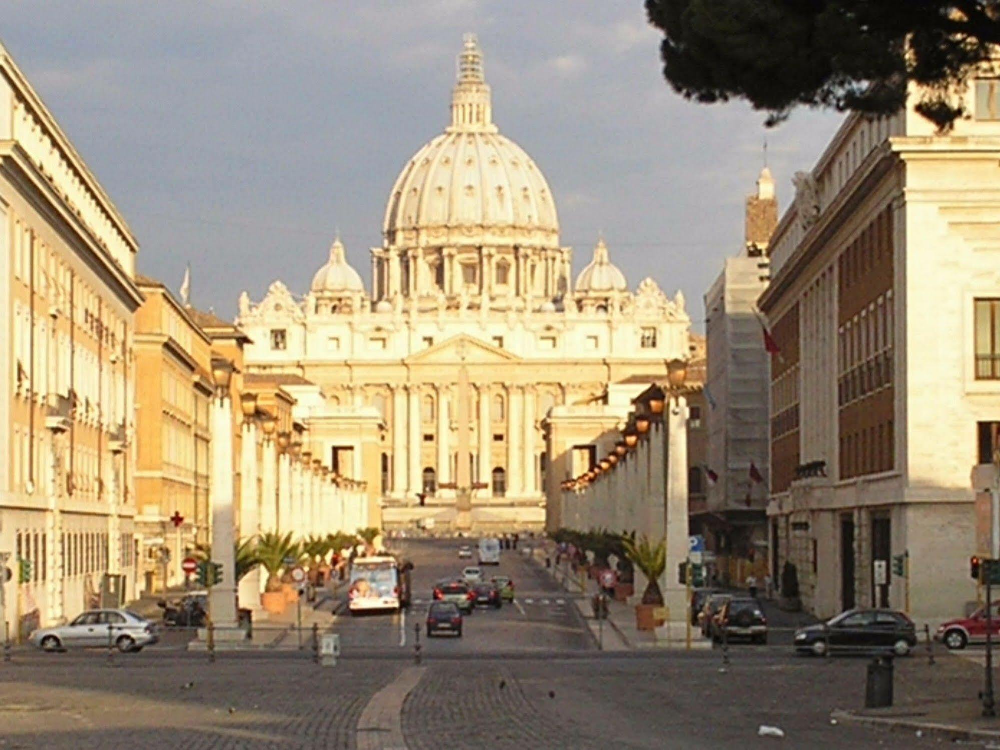 Al Colonnato Di San Pietro Bed & Breakfast Rome Exterior photo
